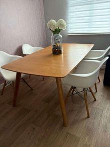 Table with 4 chairs