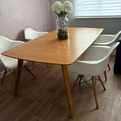 Table with 4 chairs