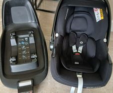 maxi cosi carseat and isofix base