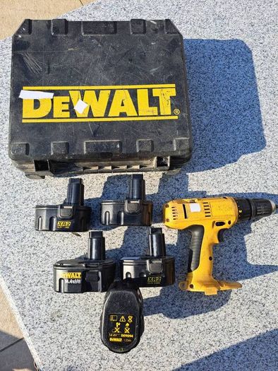 dewalt batteries and screw gun