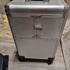 2 make up cases
