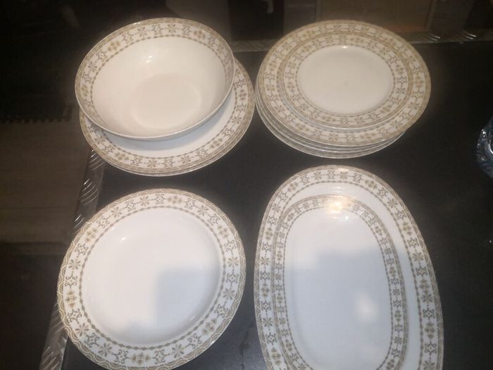 Very fine porcelain Bavarian dinner set 14pc