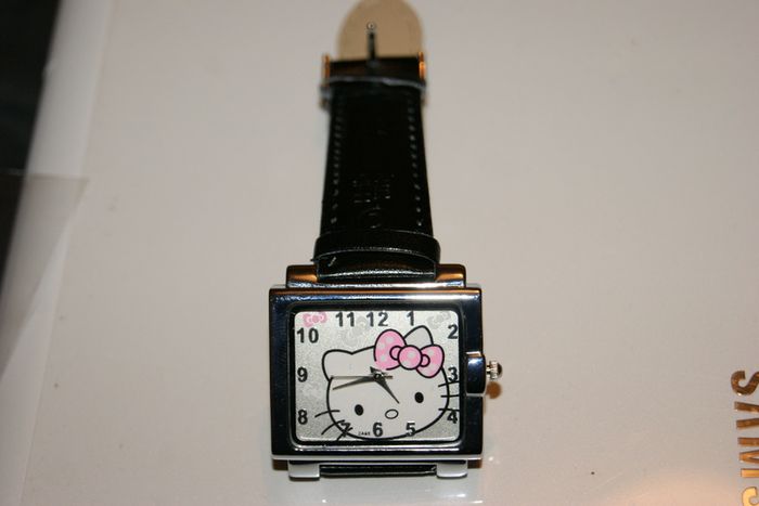 Hello Kitty Wrist Watch Leather Wrist Band Cat Analogue Clock Kids