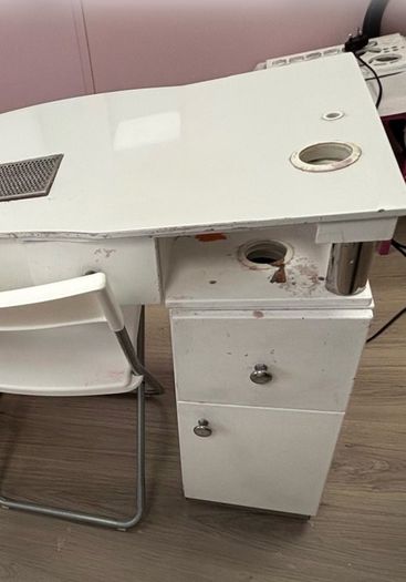 Free Manicure Desks x 2 Doubles
