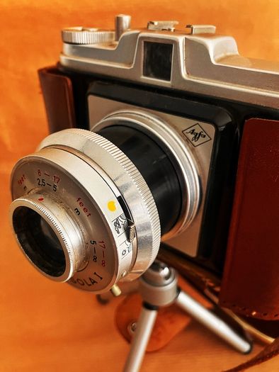 Agfa Isola I - simple, compact, and affordable medium-format - takes 120 film