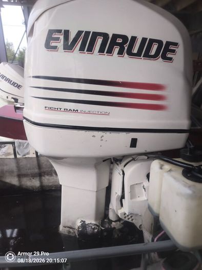 Evinrude 225  Only 350 hrs  XL shaft