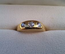 Antique 18ct gold diamond ring 3 stones