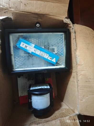 Halogen floodlight