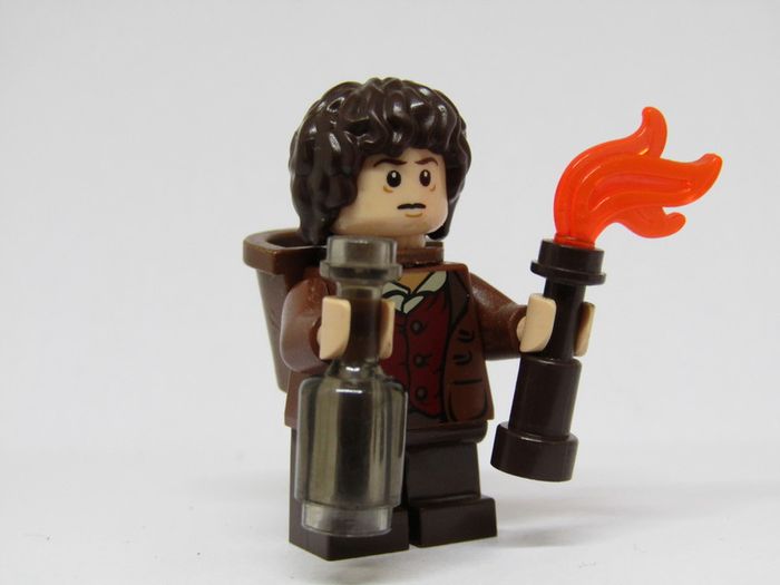 LEGO The Hobbit And The Lord of the Rings  Frodo Baggins No Cape Version Minifigure Set 79006 Brand New From Set Never Displayed