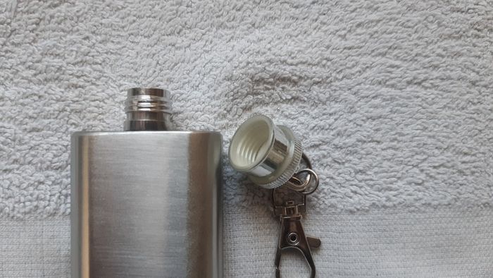 Mini 2oz Hip Flask Wine Bottle Stainless Steel Liquor with Screw Cap Keychain