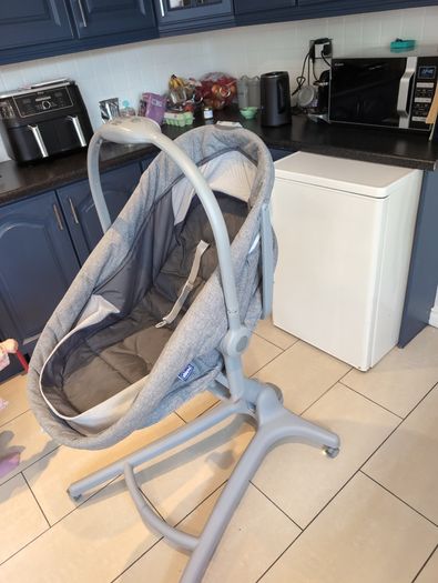 Adjustable crib! Bassett