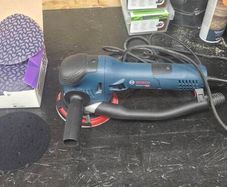 BOSCH GET 75-150 corded sander and full box of 3M Xtract 80 grit sander discs plus other pads