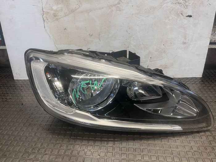 Volvo V60/S60 headlight 31420272