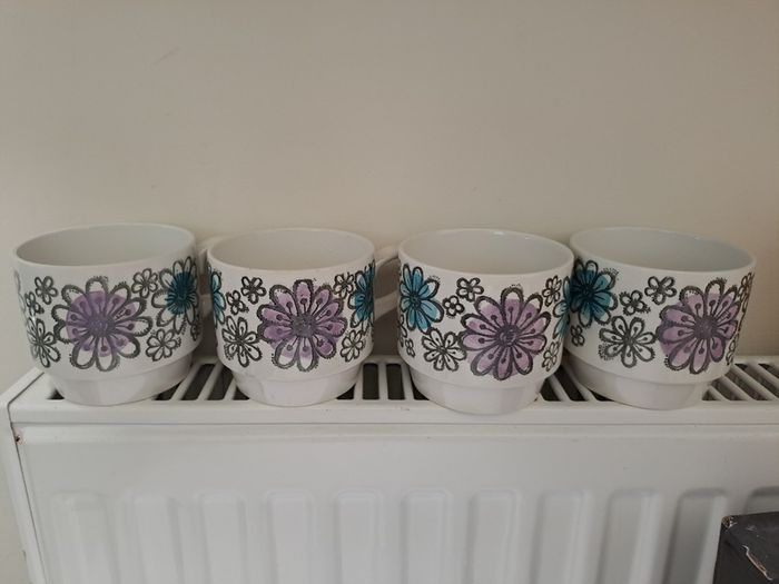 Vintage 4 stackable cups