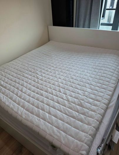 Mattress topper 180x200 barely used