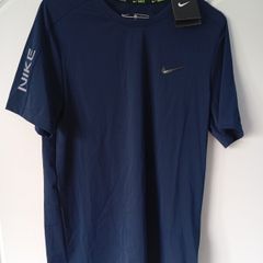 nike t-shirt