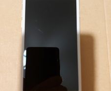 Apple Iphone 6s, White, 16GB, Crack on screen but doesn't affect the touch screen, works great