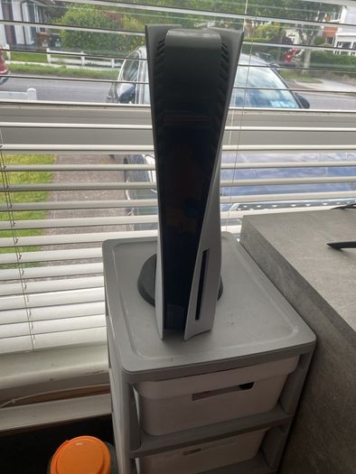 PS5 825 GB +brand new controller