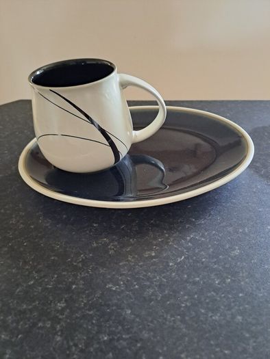 6 Denby oyster buffet saucers and mugs