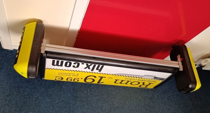 Taxi roof sign