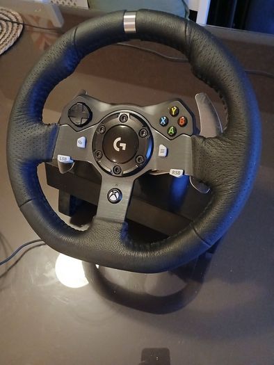 Logitech G920 Steering Wheel, Pedals and Gear Shift