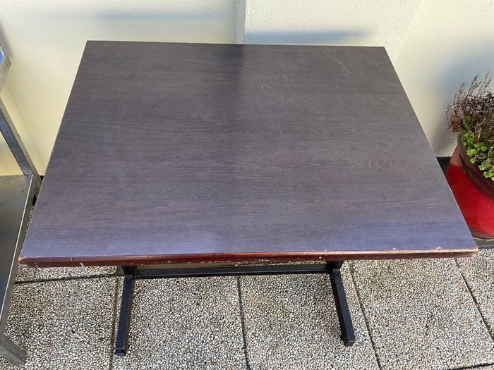 Bar tables