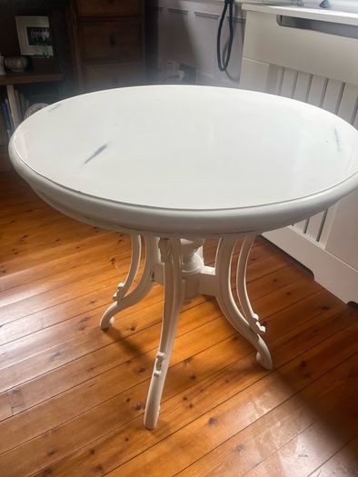 white occasional table  , " shabby chic" vintage style in white painted wood , decorative legs and finial