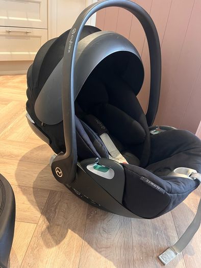 Cybex Cloud Z2 infant car seat and isofix base