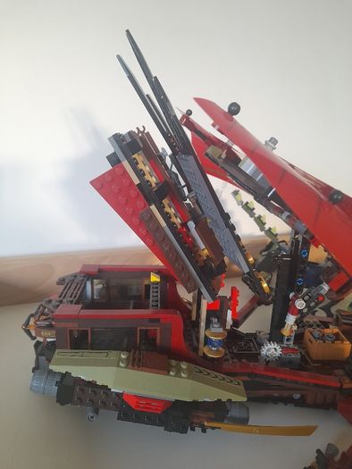 LEGO Ninjago 70738  Final Flight of Destinys Bounty