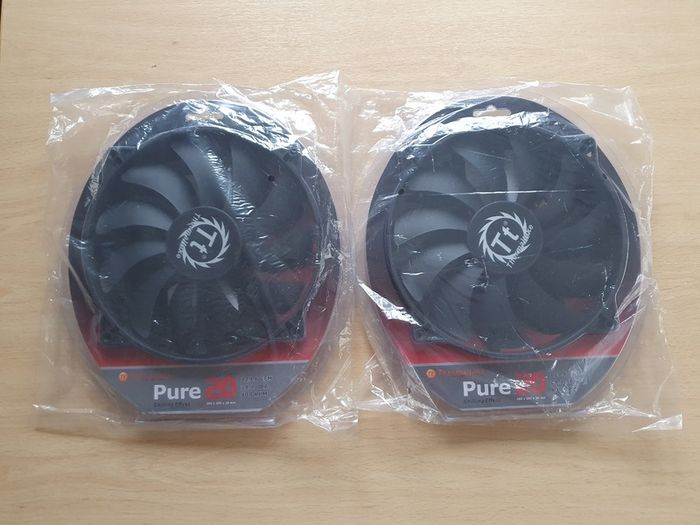 2xThermaltake Pure 20 / 200mm PC Case Fan Black