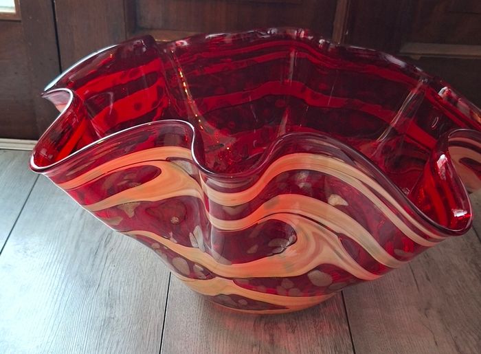 Glass bowl