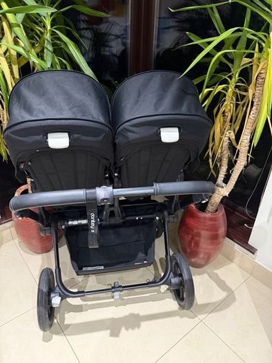 Bugaboo Donkey 5 in black or Forrest green