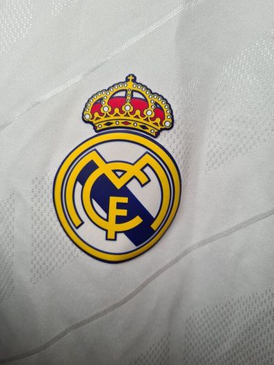 Real Madrid football jersey shirt 2017 Size Medium