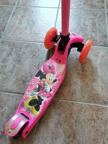 Minnie Mouse Scooter with Light Up LED Wheels
