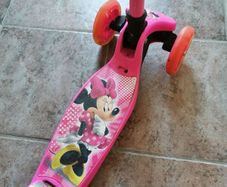 Minnie Mouse Scooter with Light Up LED Wheels