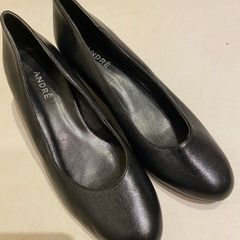 Women shoes low heel black leather size 38 Brand New