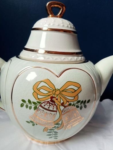 Vintage SylvaC Ware Festive Teapot