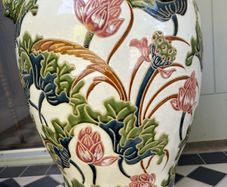 ceramic vase / urn