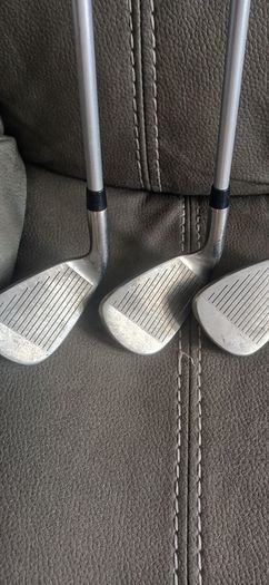 Ladies Wilson Golf clubs