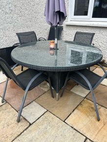 Garden table & 6 chairs.