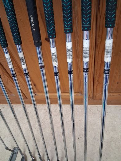 Golf clubs. Set Of Mens Left Handed Golf Clubs In Very Good+ Condition.