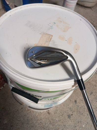 mizuno irons jpx callaway 5 wood and taylormade bag