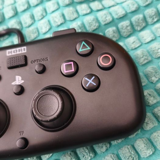 Hori PlayStation PS4 Wired Controller Light.