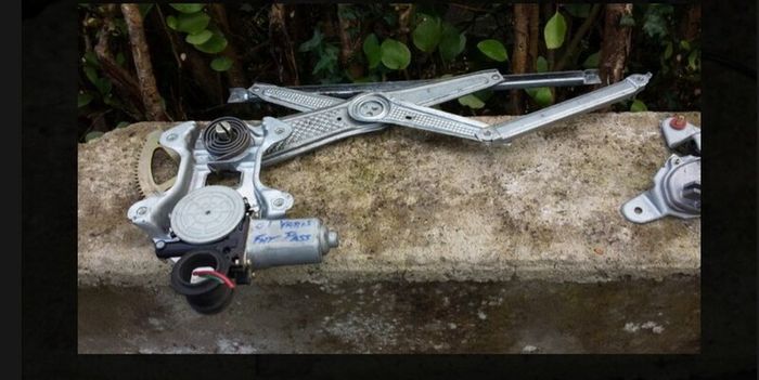 01 Toyota Yaris parts