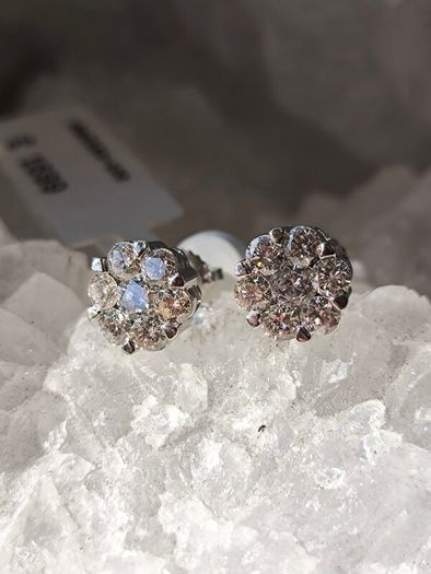 Cluster 1ct diamond studs