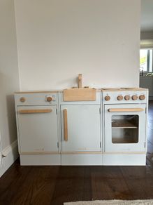 Sebra kids wooden toy kitchen set.
