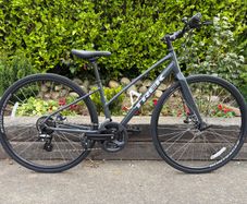 Comfortable performance: Trek FX 1 mid-step (size small)