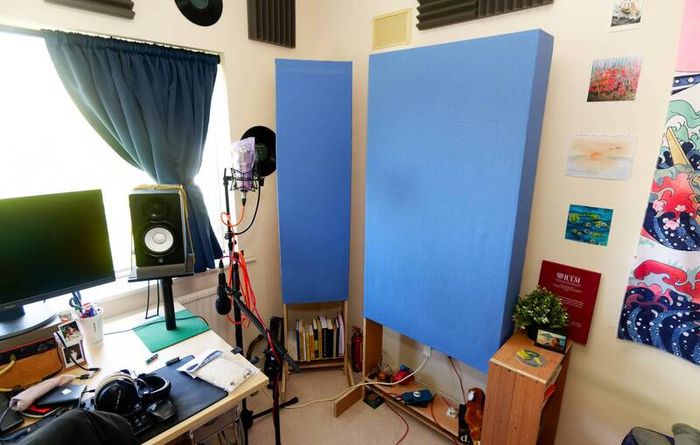5x Acoustic Panels / Freestanding Gobos & Bass Traps (Camira Fabric / Non-Toxic Wood Fiber)