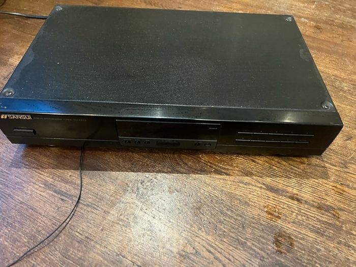 Cambridge audio integrated amplifier, SANSUI tuner/radio and Sony CD player