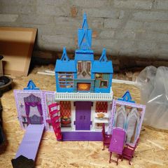 Frozen 2 Fold and Go castle